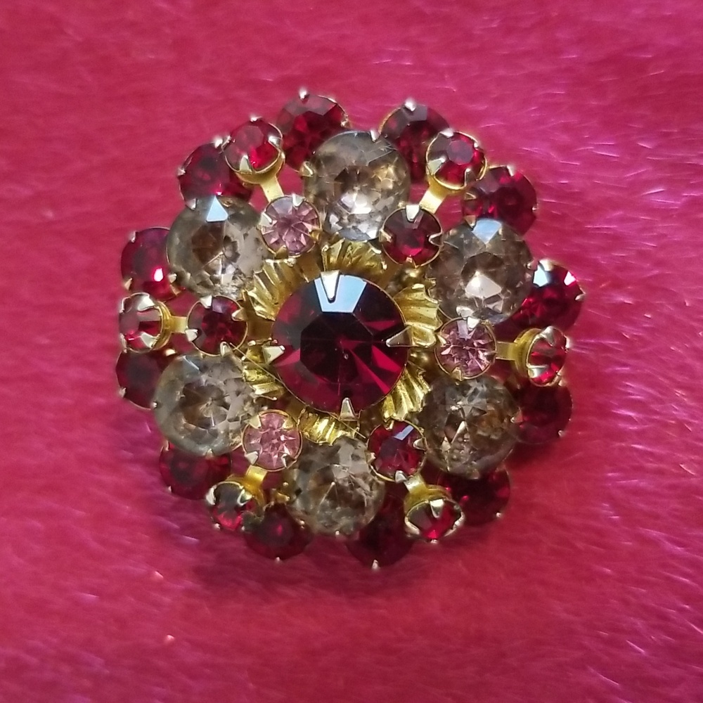 Gorgeous Glass Floral Vintage Brooch